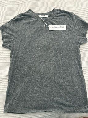 NWT perfectwhitetee Heather Gray Short Sleeve Crewneck Tee
